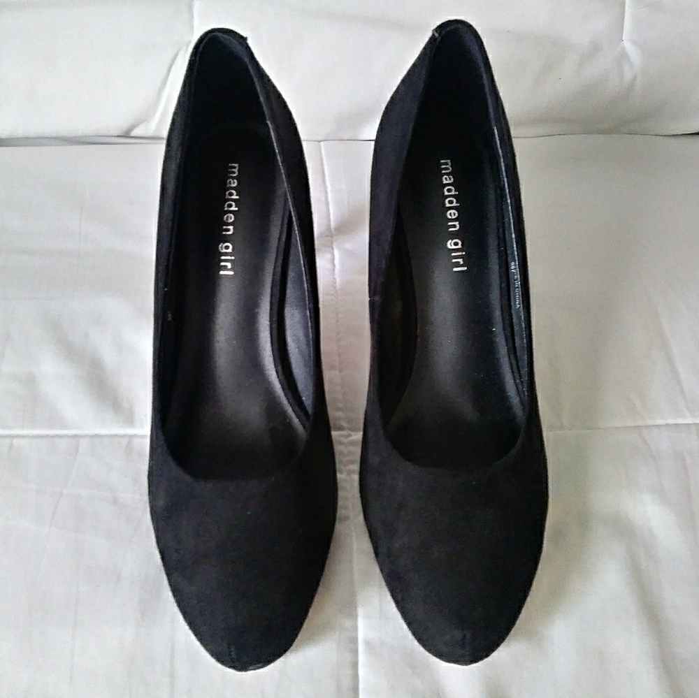 Madden Girl Black Suede Pumps 9.5